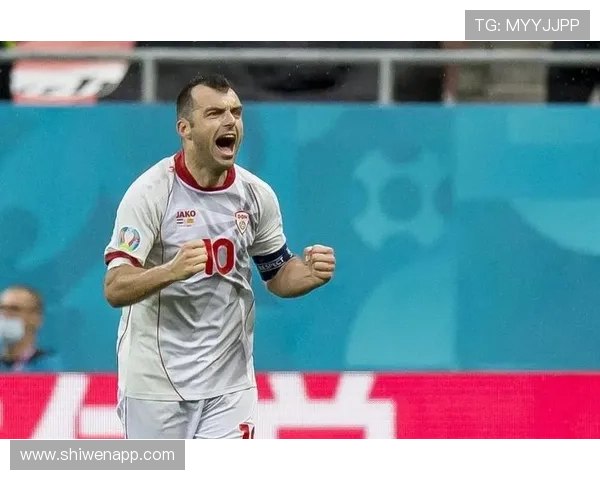 文莱门将遭逼抢慌乱二次抱球被判禁区内间接任意球引发热议